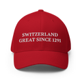 Switzerland Great Since 1291 Flexfit, cappellino ricamato ispirato al look diventato virale ai Mondiali 2026 — vista frontale
